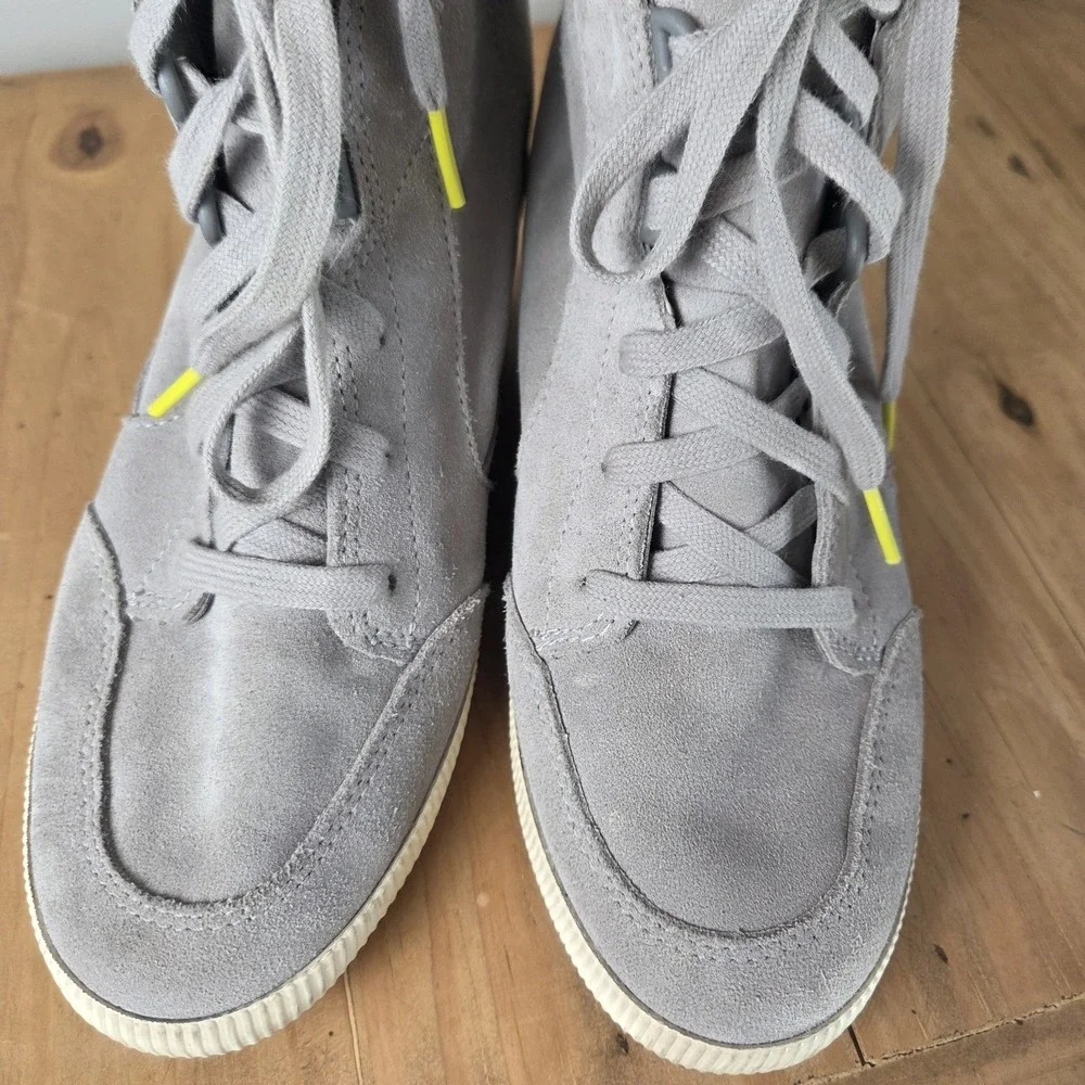 Sorel Women's 8.5 Boots‎ Hidden Wedge Suede Grey Waterproof Out N About